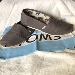 Toms